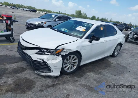 2021 Toyota Camry Le из США, поврежденный, VIN 4T1C11AK1MU598688